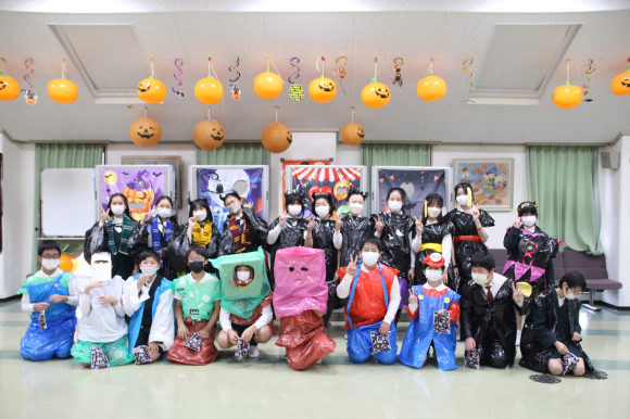 FIRST AND SIXTH GRADES HALLOWEEN PARTY 2022