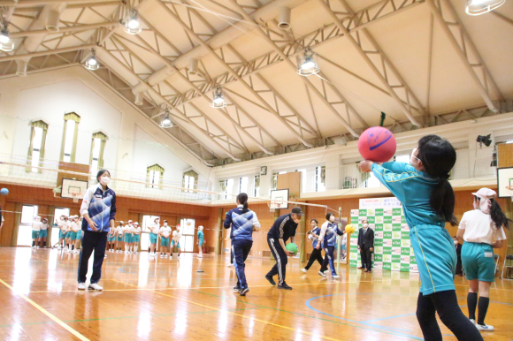 岡山シーガルズ選手によるバレーボール教室