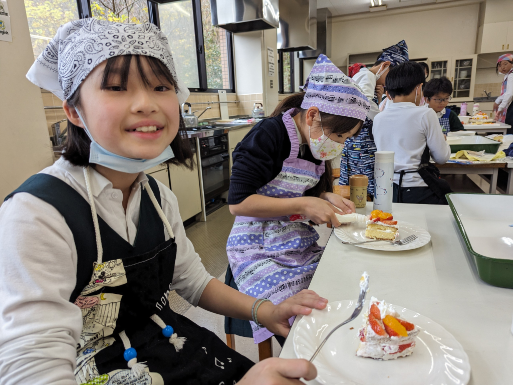 創意　調理　クリスマスケーキ作り体験