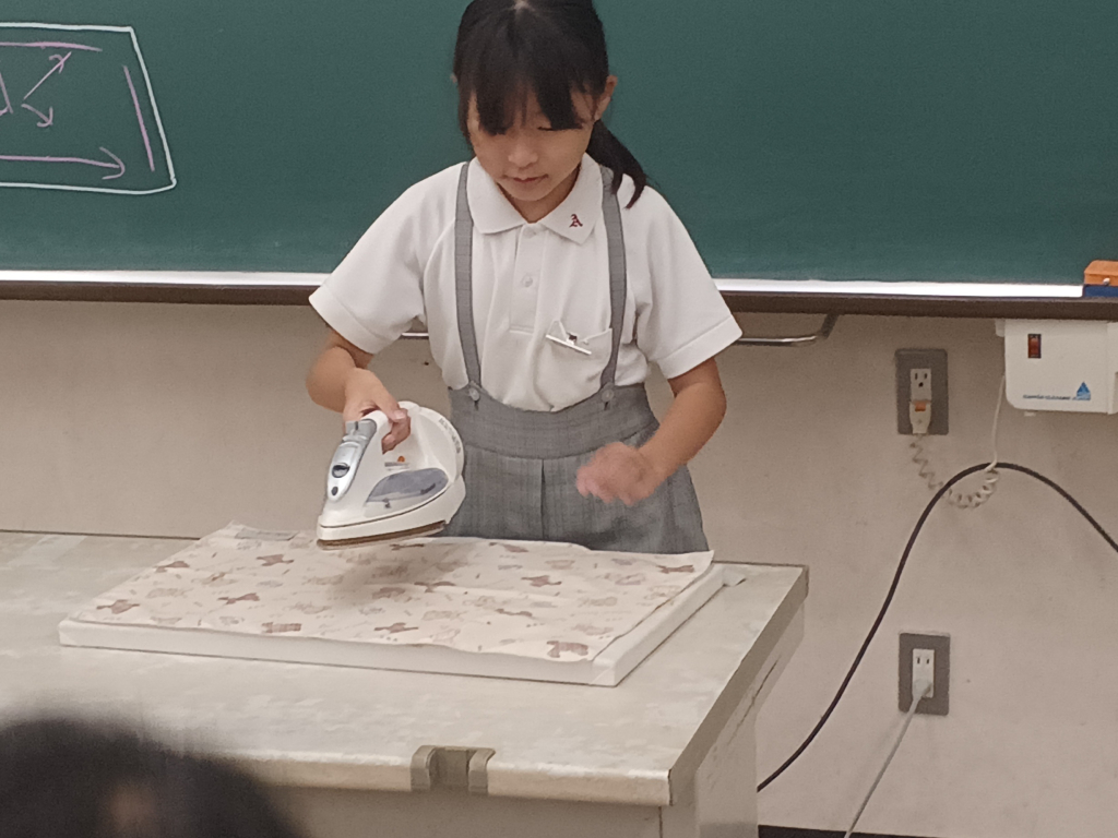 家庭科「アイロン」
