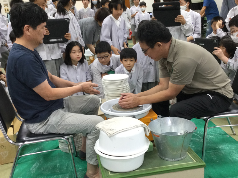 実は備前焼作家の伊勢崎紳さんの指導でつくりました