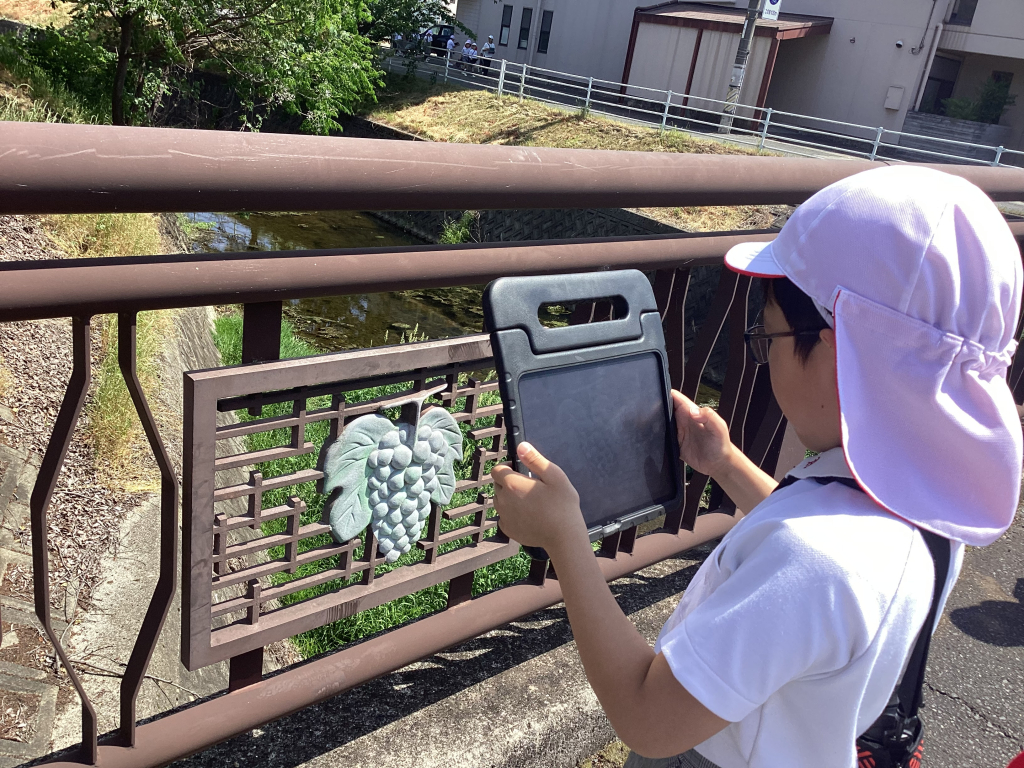 町のUniqueを探しに学校の周りを探検！