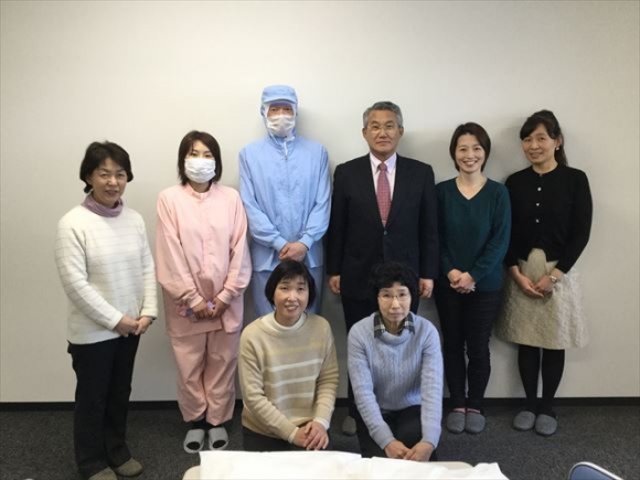 フレッシュ寿の職員の方と記念撮影をしました。