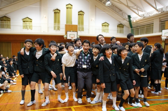 「栄光の架け橋」先生と大合唱！
