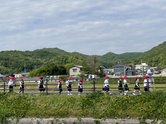 学校の周り探検に行ったよ！