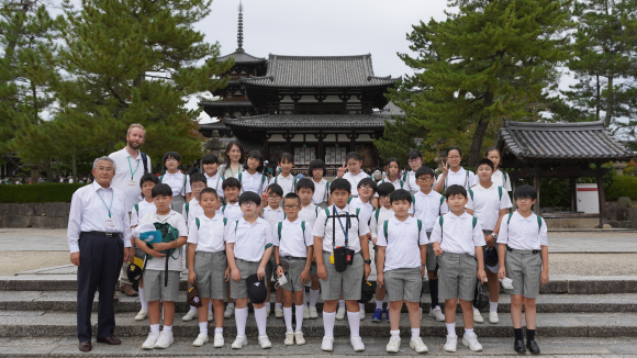 世界最古の木造建築物へ