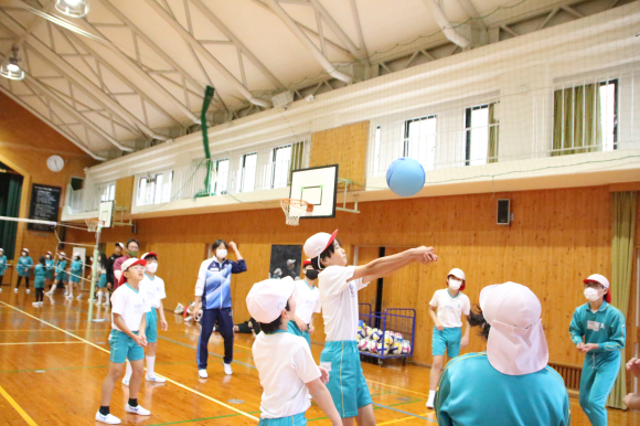 岡山シーガルズ選手によるバレーボール教室