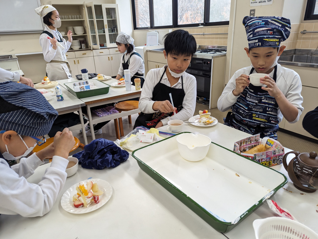 創意　調理　クリスマスケーキ作り体験