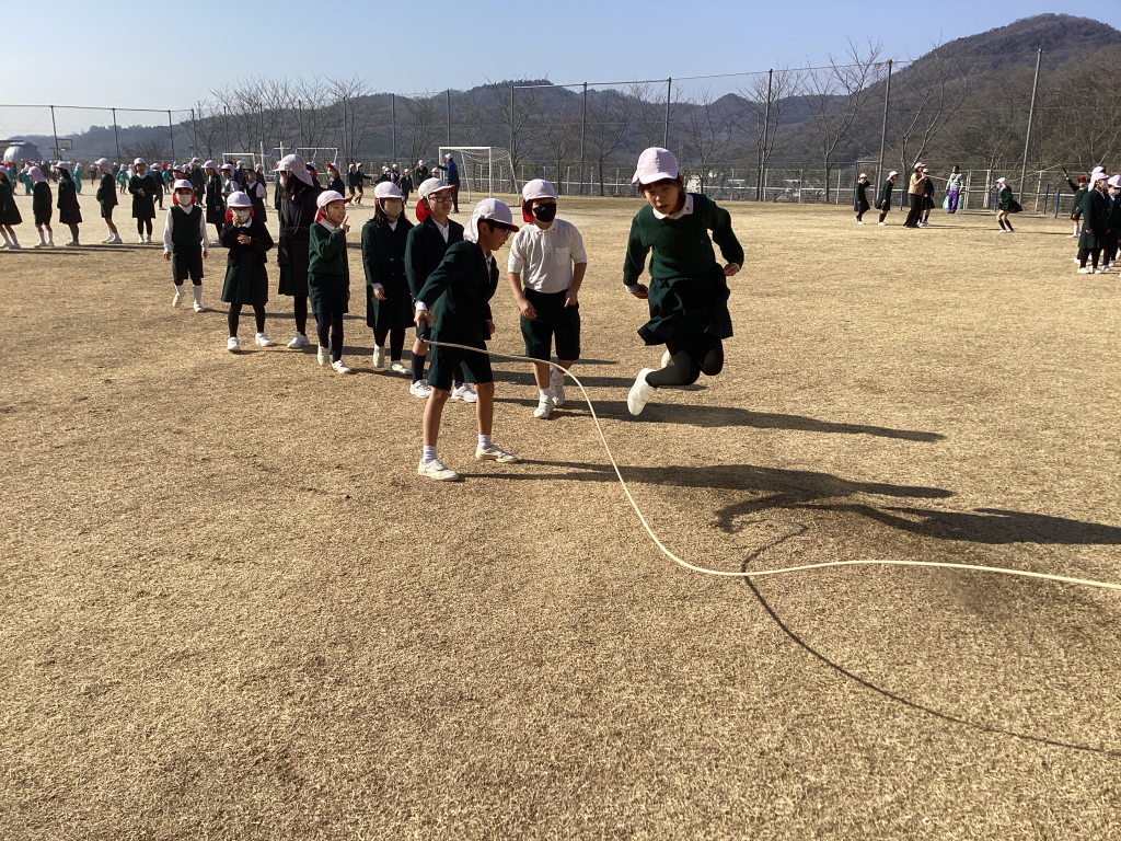 長なわがんばっています！