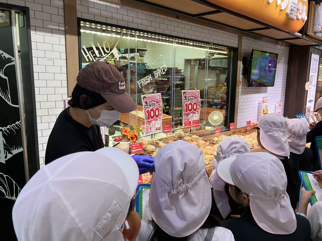 スーパー見学。