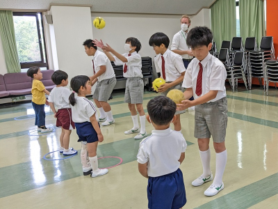 おにいちゃん、おねえちゃんと運動体験